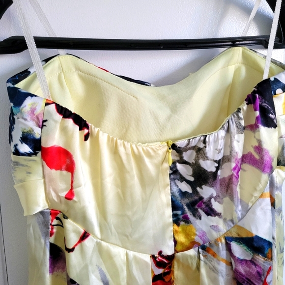 Beautiful yellow and multi coloured sleeveless cocktail dress. Size 0 - Picture 6 of 7